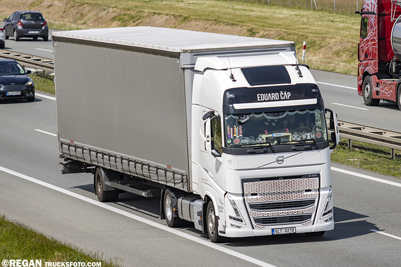 Volvo FH5 - Eduard Cap.jpg
