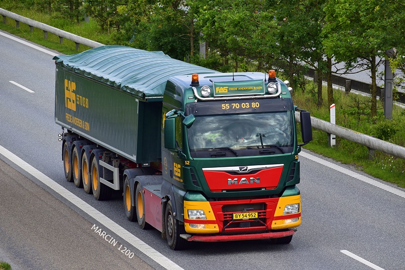 _DSC4410 FAS-crop-MAN TGX.JPG
