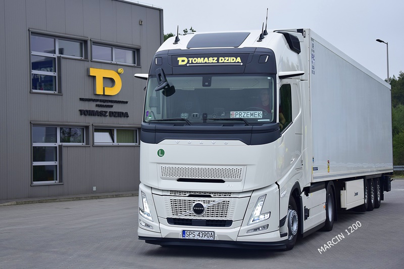 _DSC6485-crop-VOLVO FH AERO-TOMASZ DZIDA.JPG
