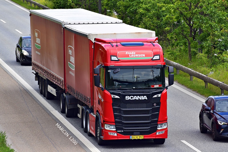 _DSC4883 BAY TRANSPORT-crop-SCANIA S560 - 25,25m.JPG