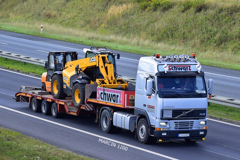 _DSC6226-crop-Schwarz-VOLVO FH12.JPG
