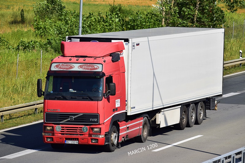 _DSC5508-crop-pionir-Volvo FH12 Globetrotter XL.JPG