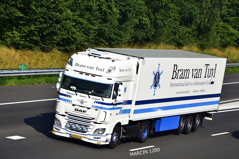 _DSC4922-crop-Bram van Tuyl-DAF XF 106.JPG