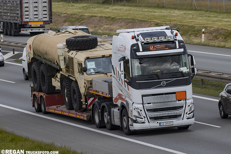 Volvo FH5 - Zubrzycki usługi sprzętowe.jpg