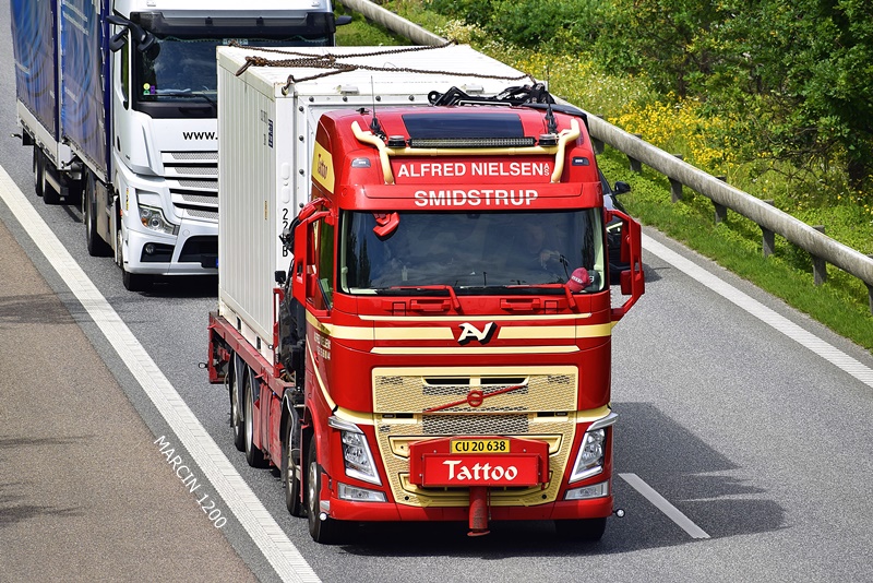 _DSC4605 ALFRED NIELSEN-crop-VOLVO FH IV.JPG