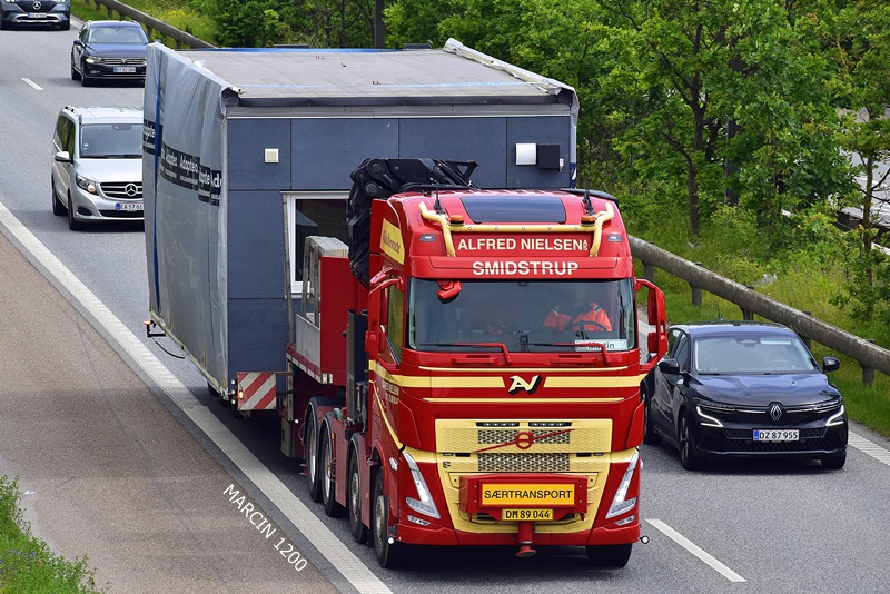 _DSC4771 ALFRED NIELSEN-crop-VOLVO FH V.JPG