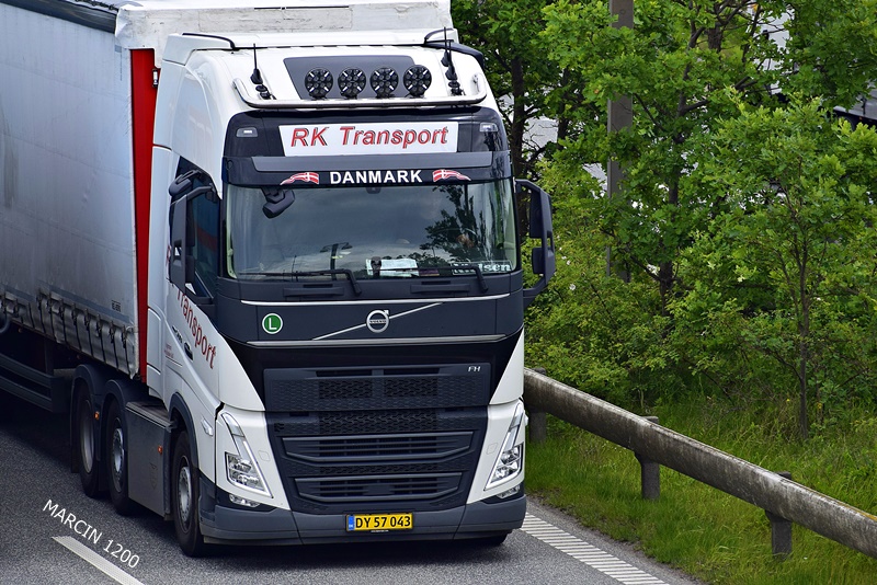 _DSC4894 RK TRANSPORT-crop-VOLVO FH V.JPG