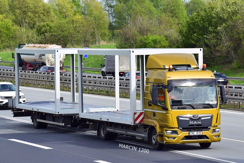 _DSC2141 JIRI MARINKA-crop-MAN TGL II.JPG