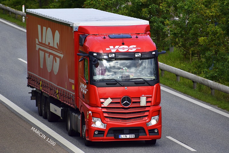 _DSC4388 VOS-crop-Mercedes-Benz Actros MP5.JPG
