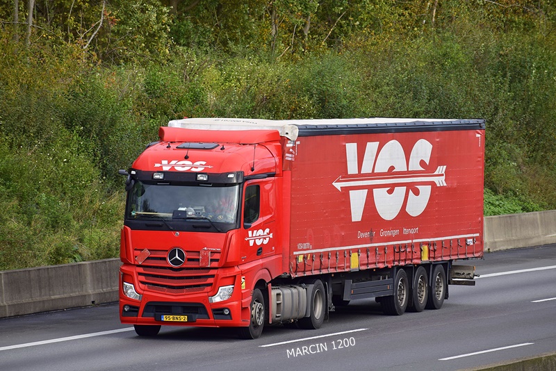_DSC7909 VOS-crop-Mercedes-Benz Actros MP5.JPG