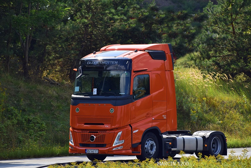 _DSC6366-crop-VOLVO AERO.JPG