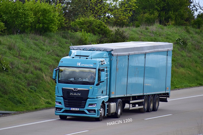 _DSC2540 KUNASCHK-crop-MAN TGX II.JPG