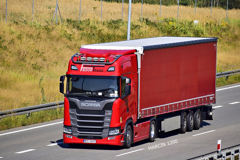 _DSC6591-crop-Fiedor Trans-SCANIA S500.JPG