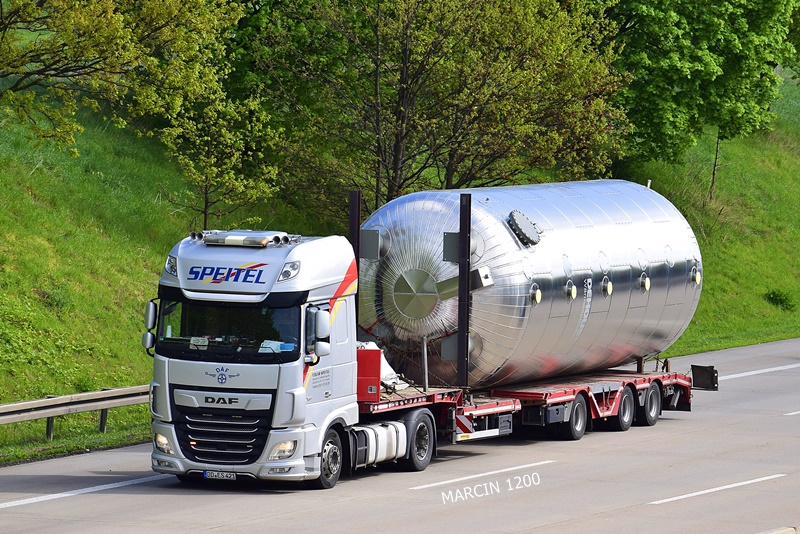 _DSC1469 SPEITEL-crop-DAF XF 106 II.JPG