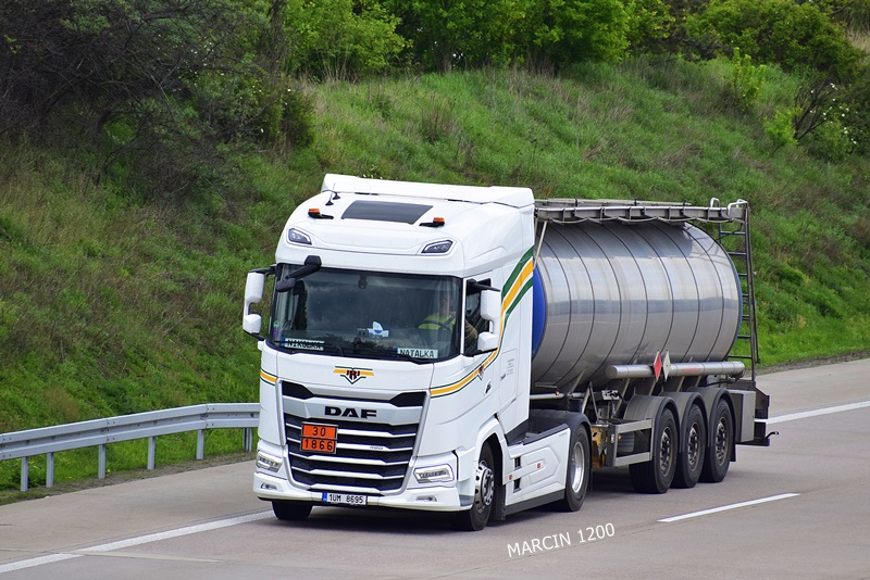 _DSC1997 JRJ-crop-DAF XG.JPG