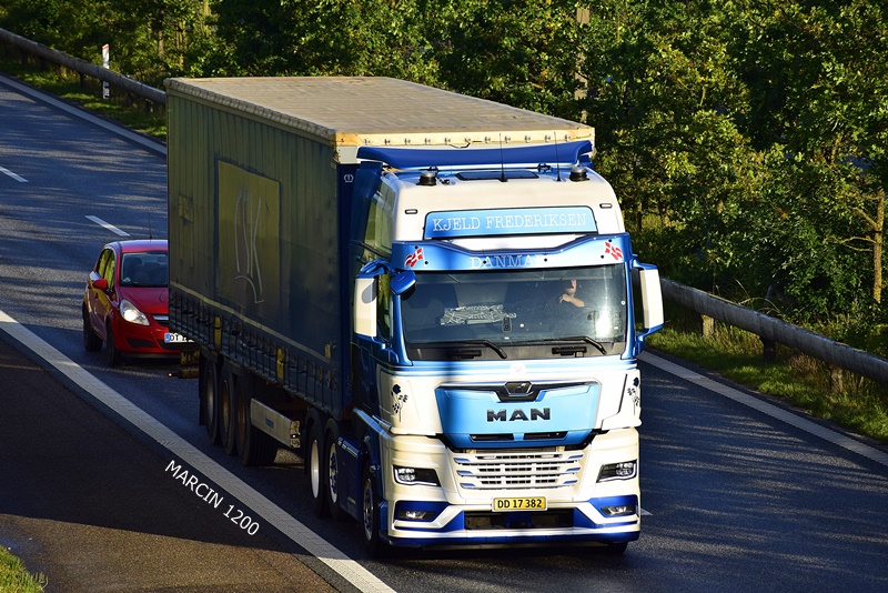 _DSC4220 KJELD FREDERIKSEN-crop-MAN TGX II.JPG