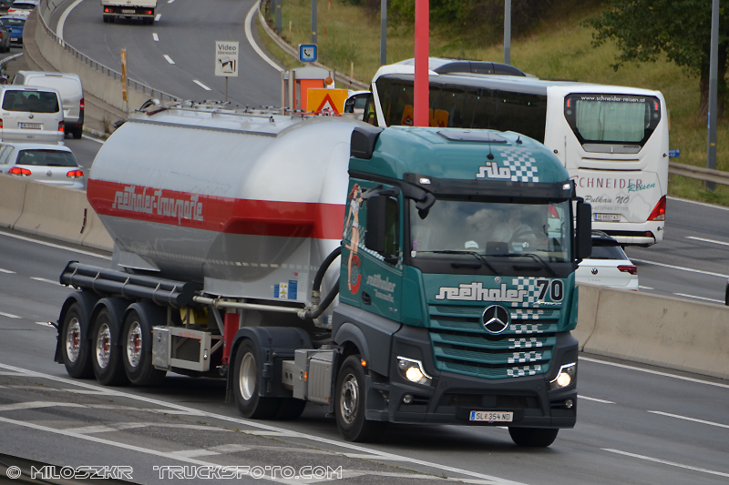 Mercedes Benz Actros MP4_Seethaler_1828.JPG