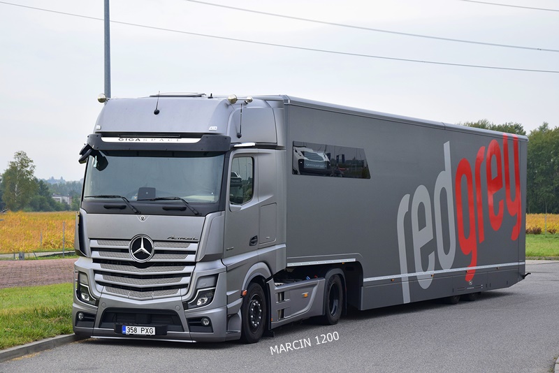 _DSC6939-crop-RedGrey-Mercedes-Benz ActrosL MP5.JPG