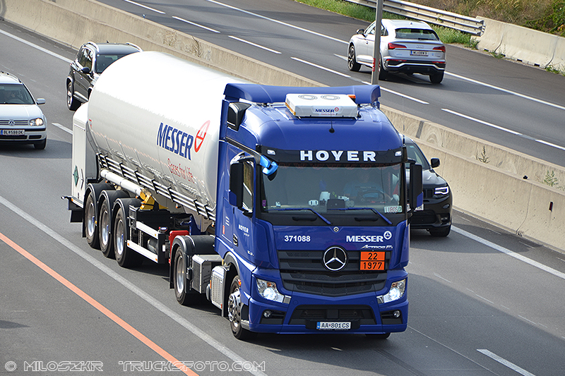 Mercedes Benz Actros MP4_Hoyer_1020.JPG
