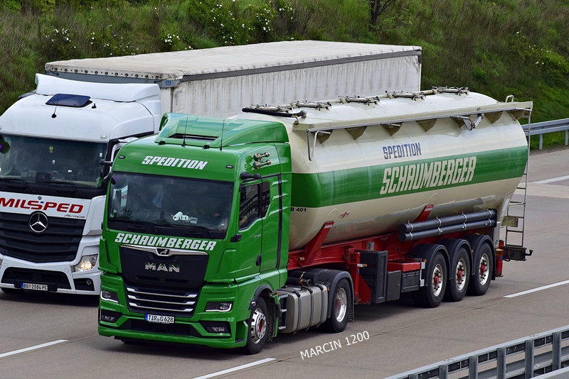 _DSC2010 SCHAUMBERGER-crop-MAN TGX II.JPG