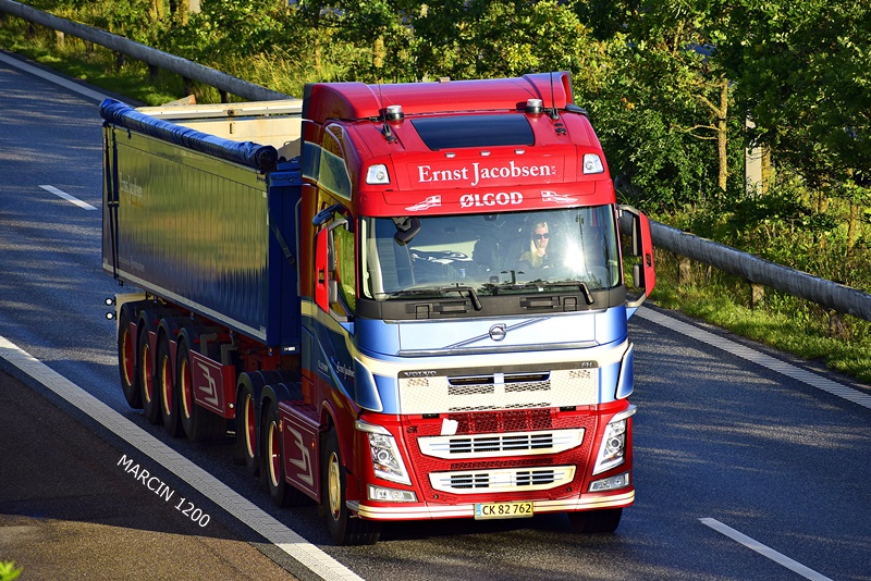 _DSC4222 ERNST JACOBSEN-crop-VOLVO FH IV.JPG