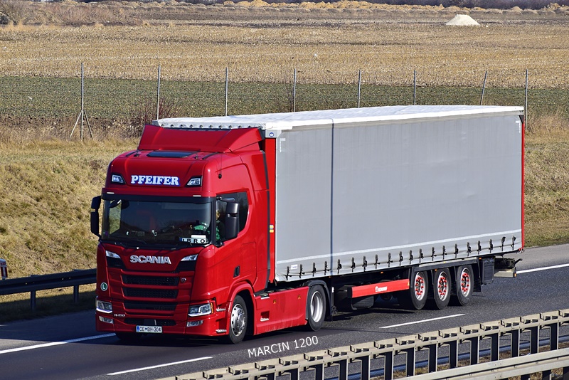 _DSC2692-crop-Scania R450-Pfeifer.JPG