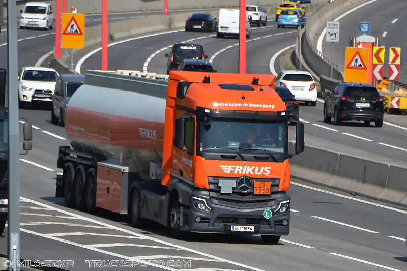 Mercedes Benz MP4_Frikus_1910.JPG