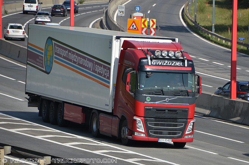Volvo FH3_Gwizdziel_1868.JPG