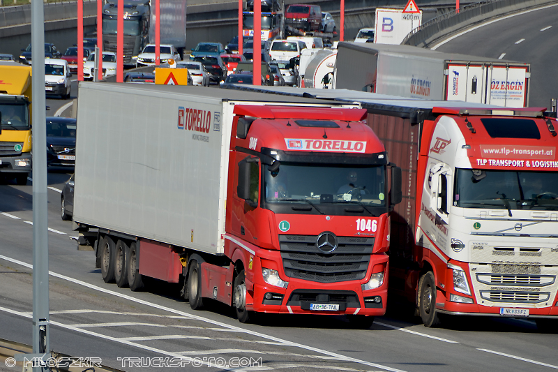 Mercedes Benz Actros MP4_Torello_2137 (1).JPG