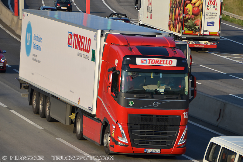 Volvo FH5_Torello_2137 (2).JPG