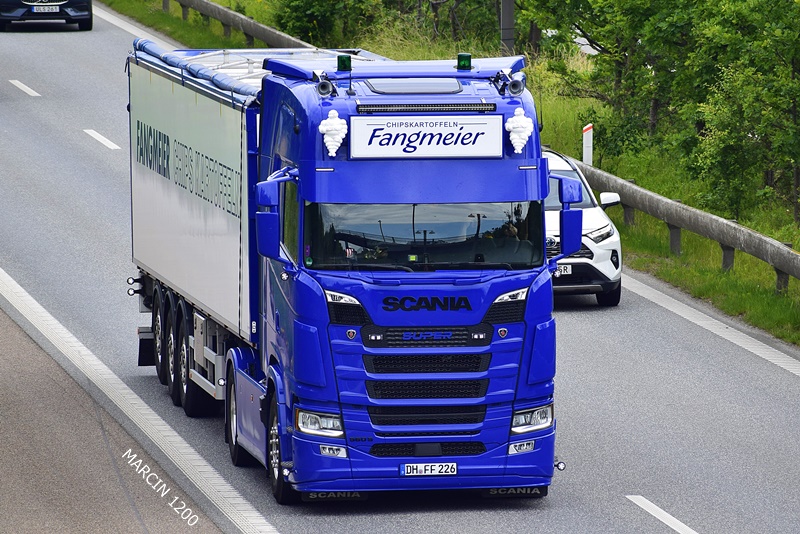 _DSC4899 FANGMEIER-crop-SCANIA S560.JPG