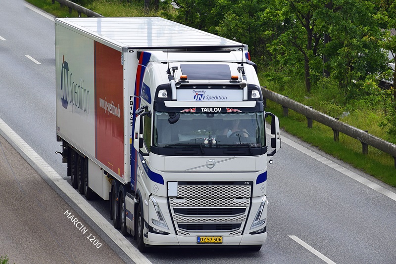 _DSC4693 JN SPEDITION-crop-VOLVO FH V.JPG