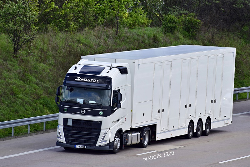 _DSC1724 SCHNELLECKE-crop-VOLVO FH V.JPG