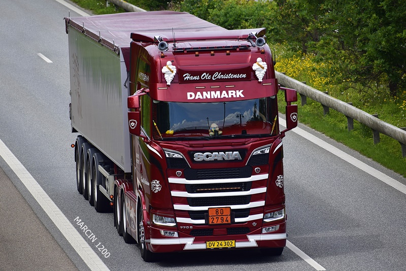 _DSC4639 HANS OLE CHRISTENSEN-crop-SCANIA S770 V8.JPG