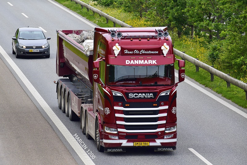 _DSC4726 HANS OLE CHRISTENSEN-crop-SCANIA S770 V8.JPG