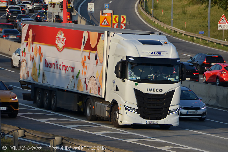Iveco S-Way_La Log_2241.JPG
