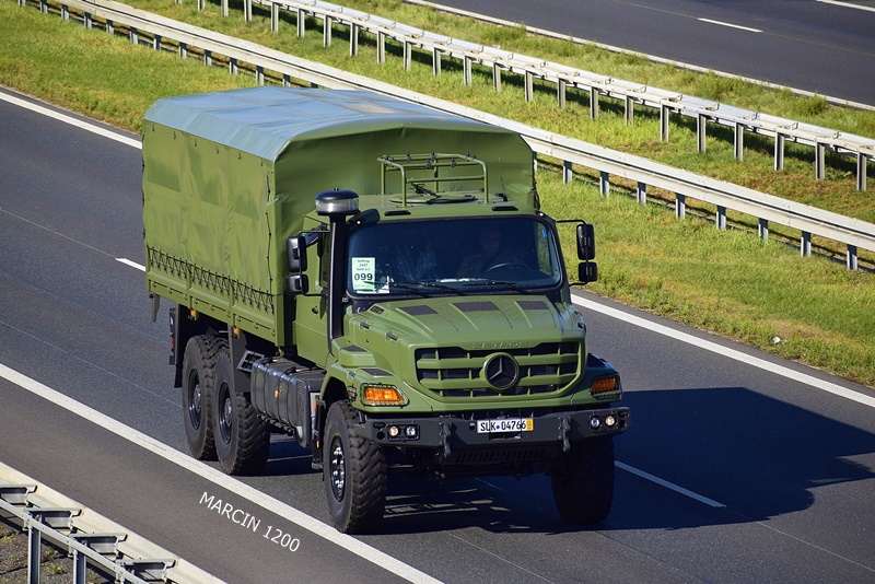 _DSC7100-crop-Mercedes-Benz Zetros.JPG