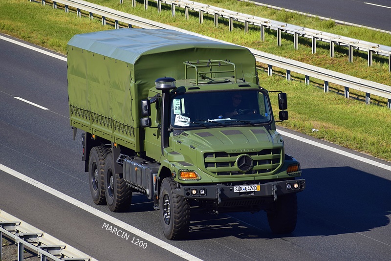 _DSC7103-crop-Mercedes-Benz Zetros.JPG