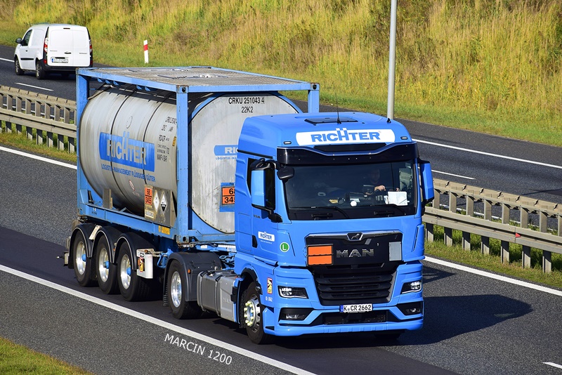 _DSC7361-crop-RICHTER-MAN TGX II.JPG