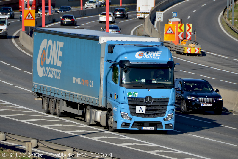 Mercedes Benz Actros MP5_Cone_3374.JPG