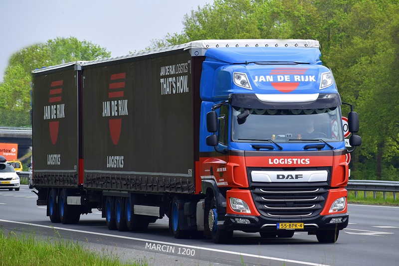 _DSC3122 JAN DE RIJK-crop-DAF CF-25,25m.JPG