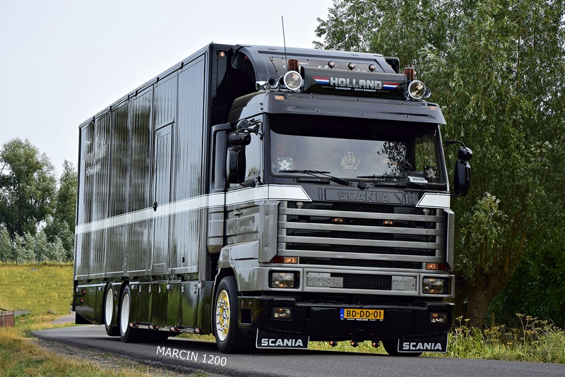 _DSC1238-crop-Truckjunkie-Scania 143M V8.JPG