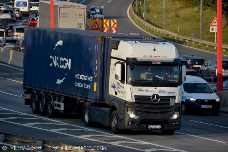 Mercedes benz  Actros MP4_Poličnik_2270.JPG