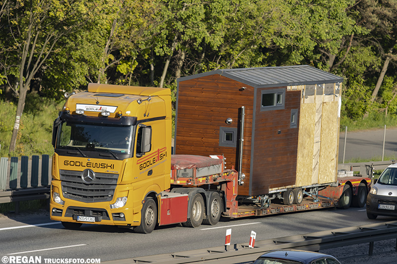 Mercedes-Benz Actros - Godlewski.jpg