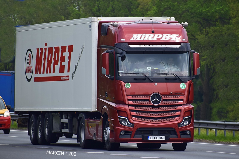 _DSC3184 MIRPET-crop-Mercedes-Benz Actros MP5.JPG