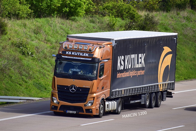 _DSC1557 KS KUTILEK-crop-Mercedes-Benz Actros MP5.JPG