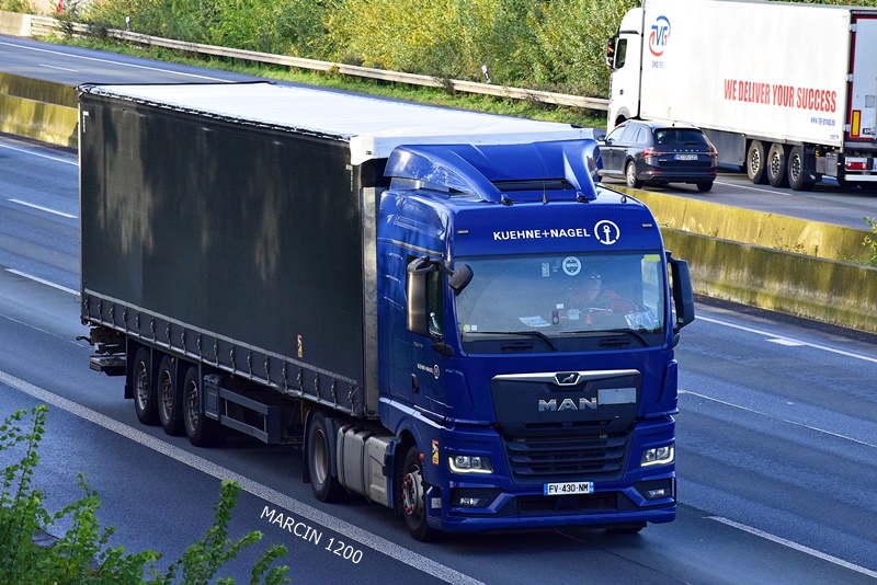 _DSC7582 KUEHNE NAGEL-crop-MAN TGX II.JPG