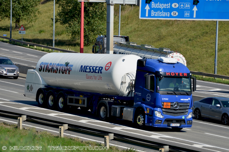 Mercedes Benz Actros MP4_Hoyer_2501.JPG