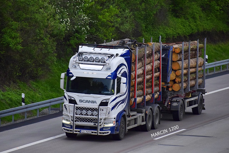 _DSC2286 TRANSPORT DREWNA-crop-SCANIA R NG.JPG