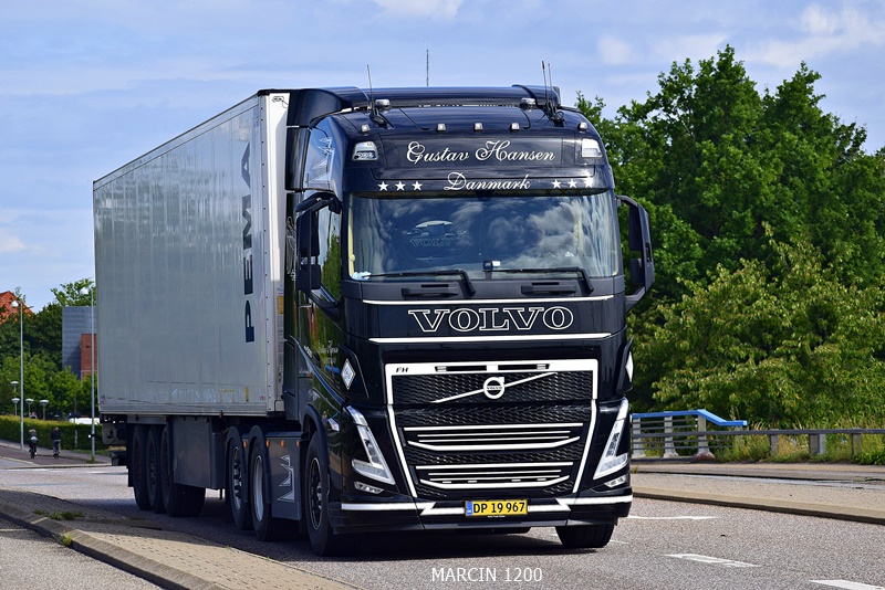 _DSC4546 GUSTAV HANSEN-crop-VOLVO FH V.JPG